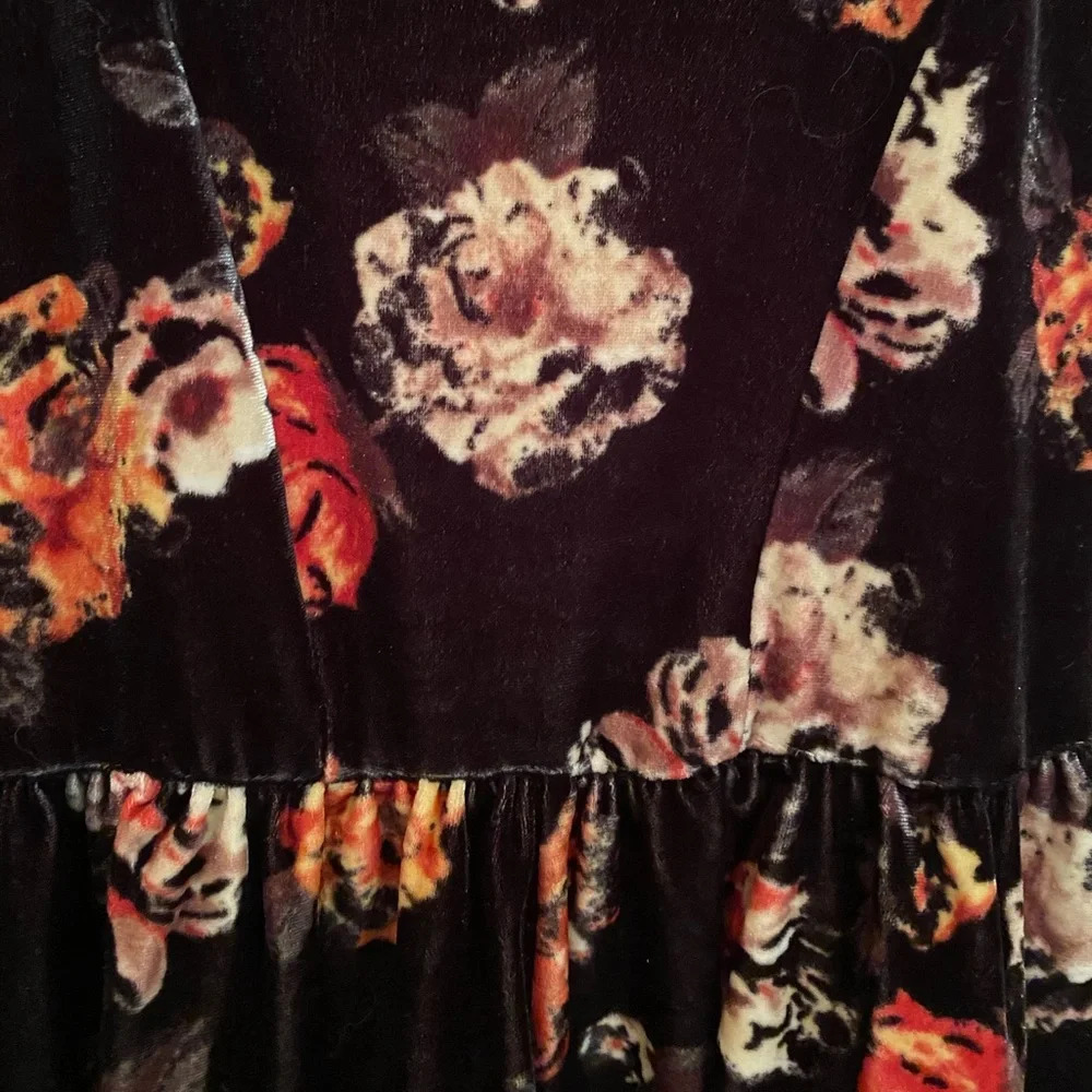Floral romper from target small - Picture 2 of 8
